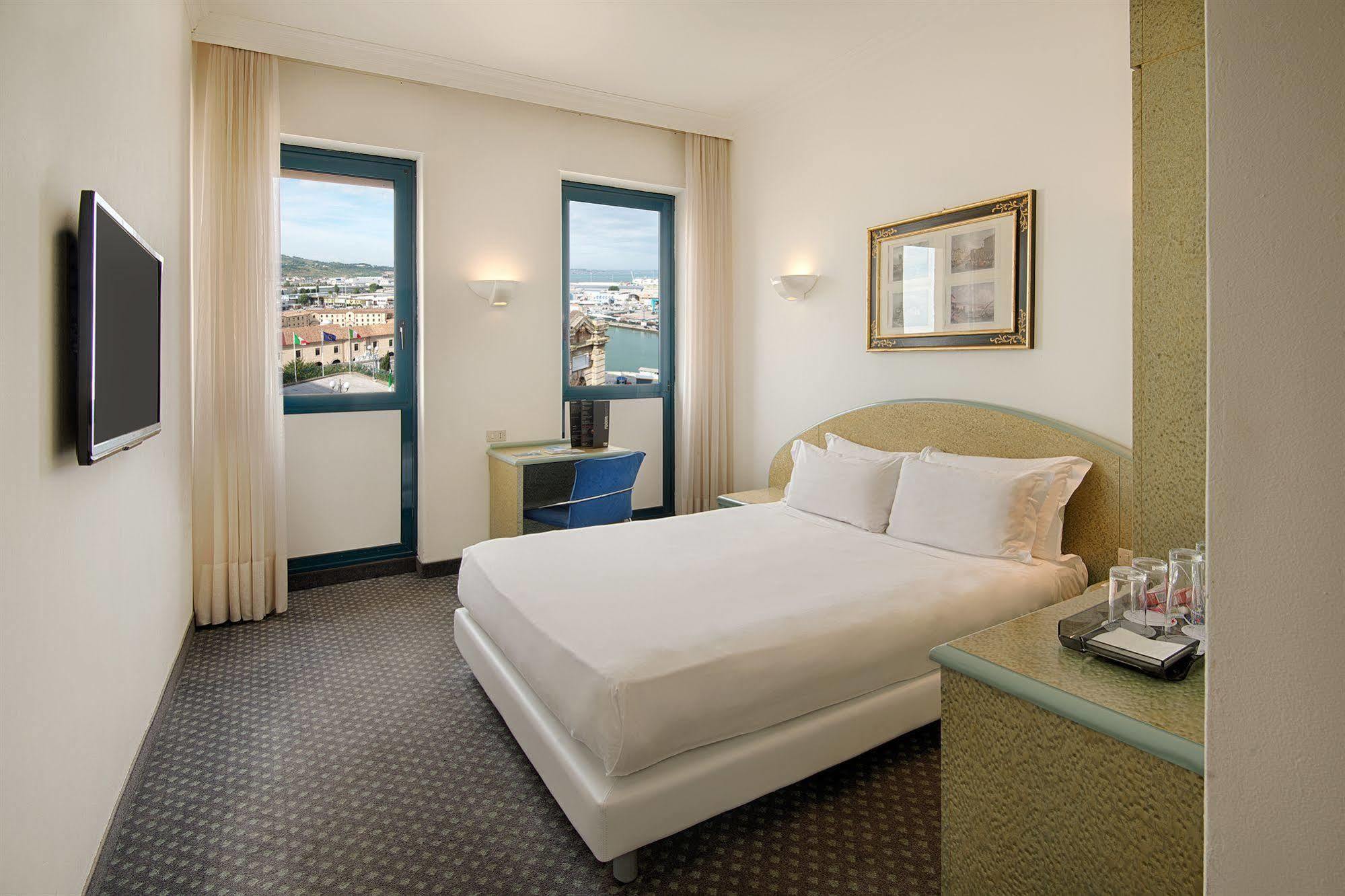 Hotel Nh Ancona Exterior foto